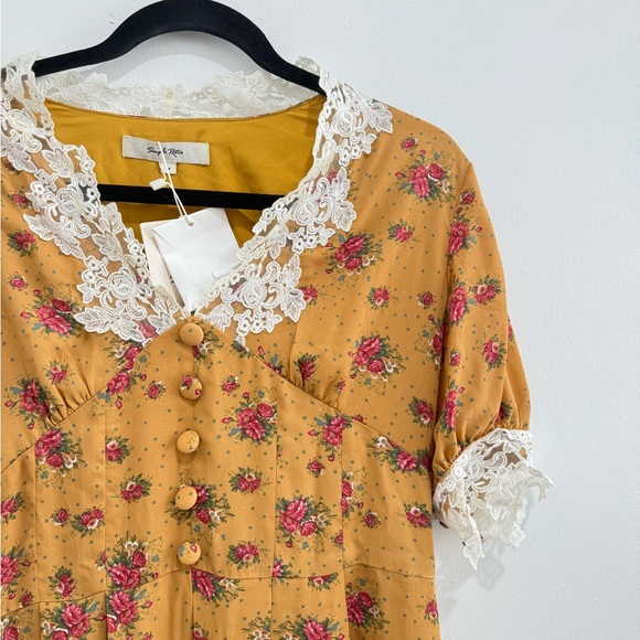 🌸 Floral Lace Dress 🌸 - Picture 2 of 6